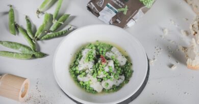 KOKOTXAS DE BACALAO AL PIL PIL CON GUISANTES VERLEAL BY ANDER GONZÁLEZ KOKOTXAS DE BACALAO AL PIL PIL CON GUISANTES VERLEAL BY ANDER GONZÁLEZ