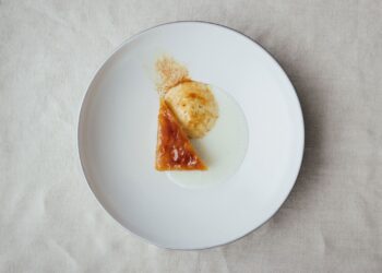 MILHOJAS DE MANZANA, KÉFIR Y ZABAIONE Por Norbert Niederkofler para Marlene®