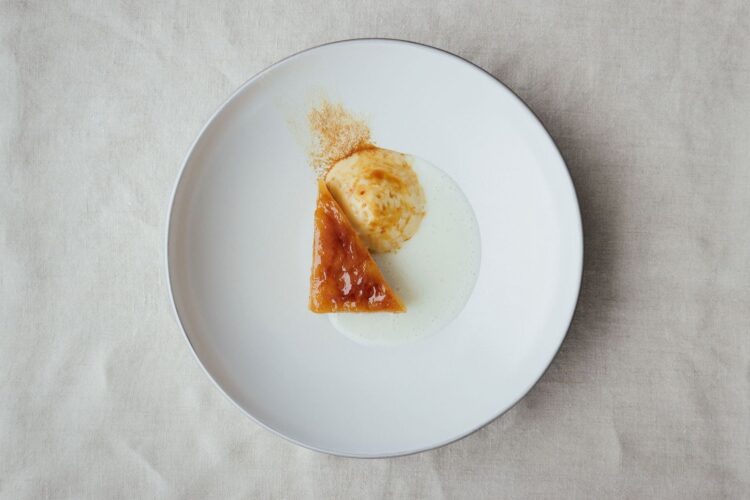 MILHOJAS DE MANZANA, KÉFIR Y ZABAIONE Por Norbert Niederkofler para Marlene®
