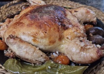 Receta de pollo relleno de carne picada con salsa de verduras