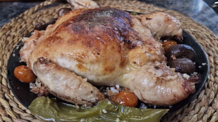 Receta de pollo relleno de carne picada con salsa de verduras