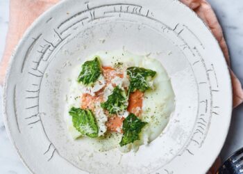 TRUCHA DE MONTAÑA ASADA CON BEURRE BLANC DE MANZANA