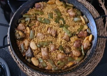 Receta de arroz en paella con longanizas