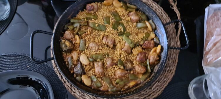 Receta de arroz en paella con longanizas