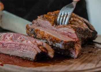 Experto advierte sobre los riesgos de pedir la carne ‘al punto’
